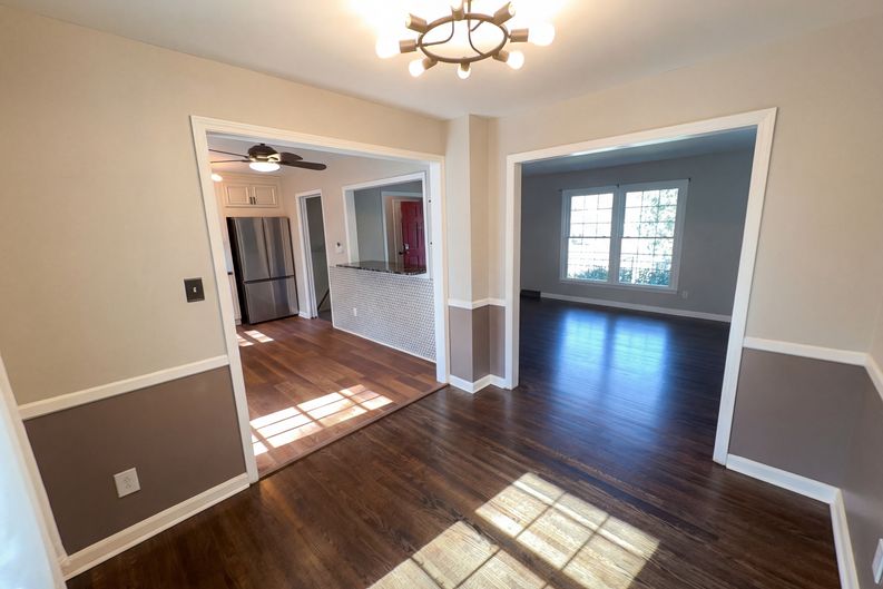 Photo 10 of 31 of 7700 Meadowdale Ln, Charlotte, NC