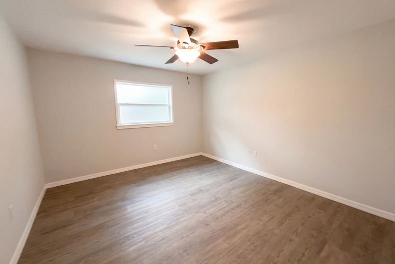 Photo 14 of 21 of 806 Wedgewood Dr, Mount Dora, FL