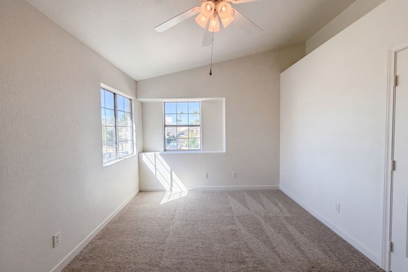 Photo 21 of 41 of 1917 Altivo Dr, Henderson, NV