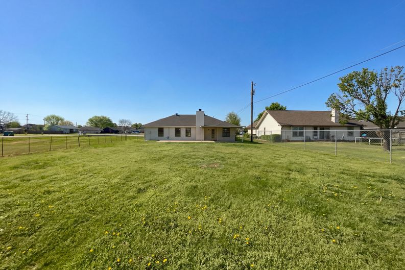 Photo 5 of 17 of 602 Torero Dr, Oak Point, TX