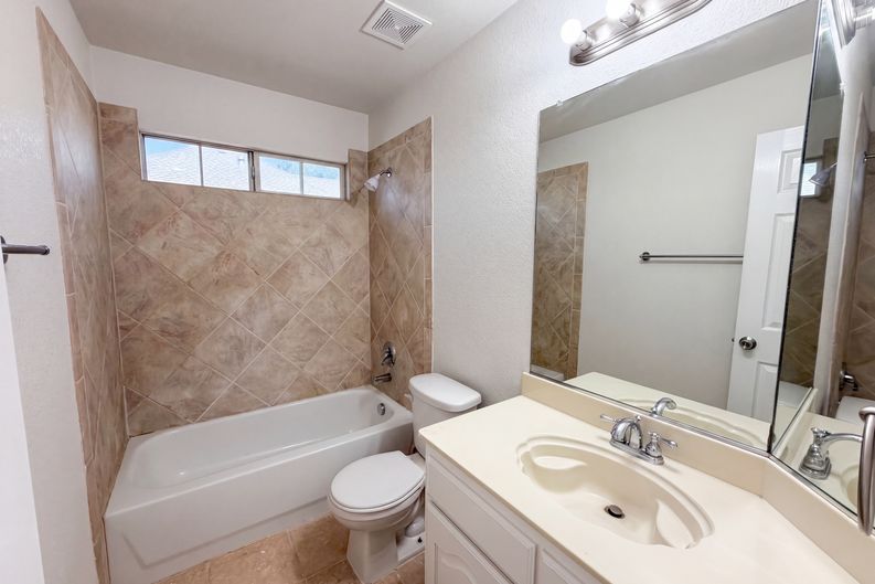 Photo 21 of 28 of 1126 Glencoe Dr, Glenn Heights, TX