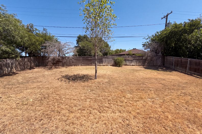 Photo 17 of 19 of 6612 Lakeside Dr, Lake Worth, TX