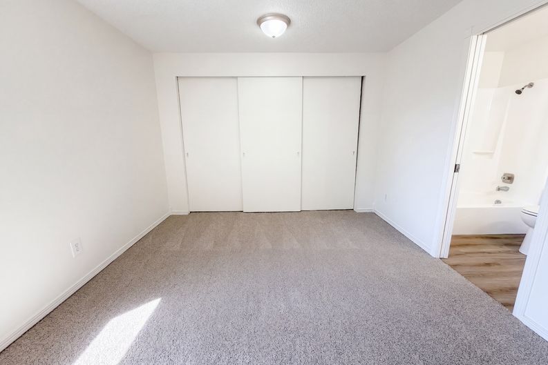 Photo 4 of 17 of 2515 NE Hyde St, Hillsboro, OR