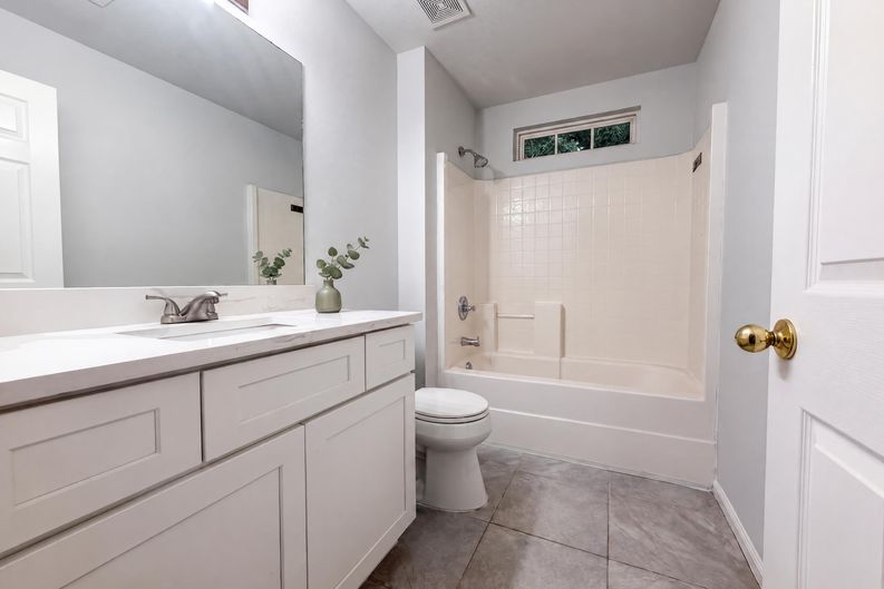 Photo 13 of 17 of 804 Thomas Bay Ct, Antioch, TN