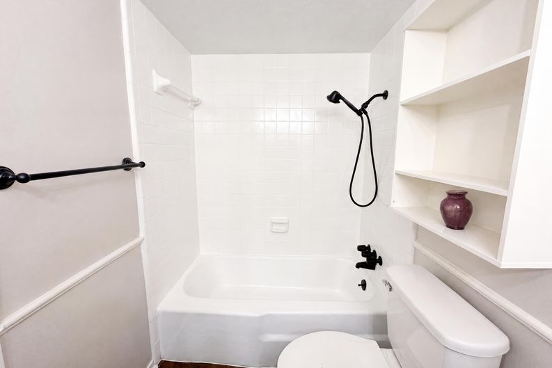 Photo 16 of 22 of 1618 Woodcrest Ln, Carrollton, TX