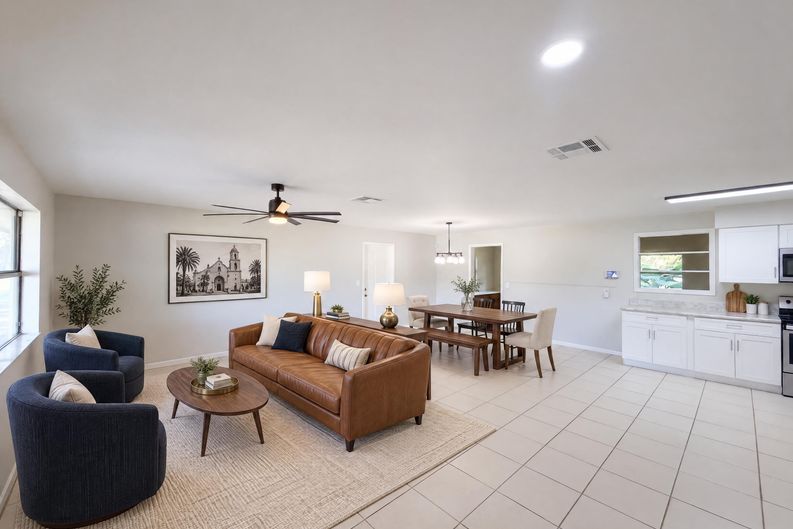 Photo 3 of 20 of 425 W Daughtery Rd, Lakeland, FL