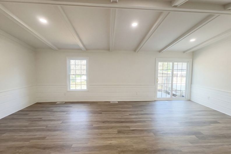 Photo 6 of 19 of 1495 S Peace Haven Rd, Clemmons, NC
