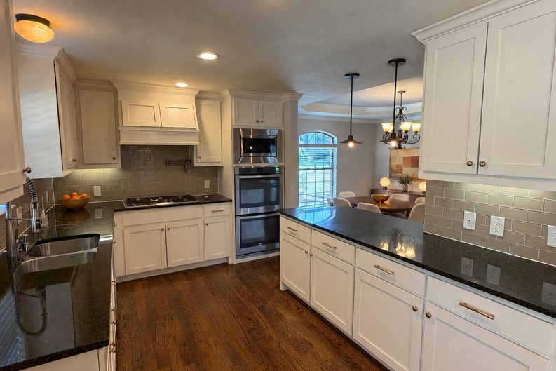 Photo 6 of 22 of 3032 Laguna Dr, Plano, TX