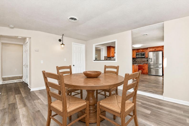 Photo 5 of 21 of 1207 W Spring Valley Pike, Dayton, OH