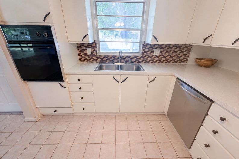 Photo 10 of 26 of 3010 Hatton St, Sarasota, FL