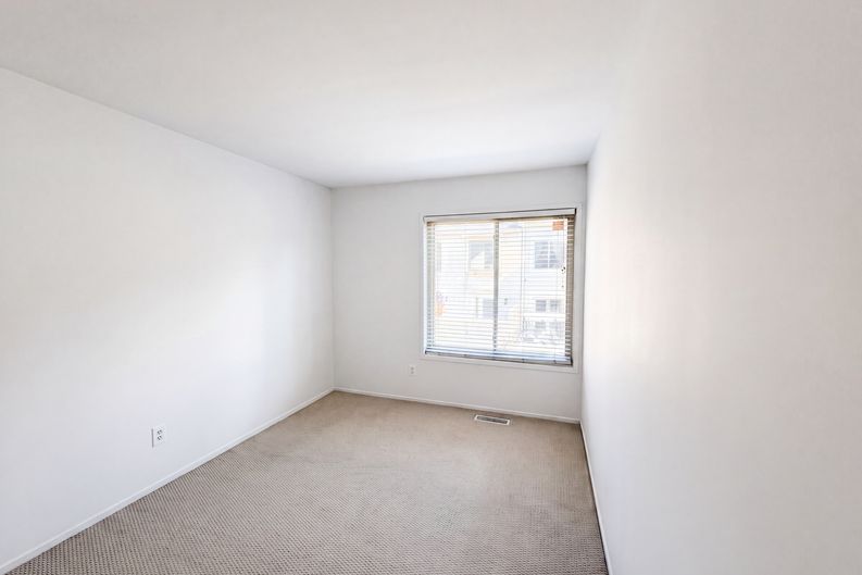Photo 7 of 20 of 9983 Ridgeline Dr, Montgomery Village, MD