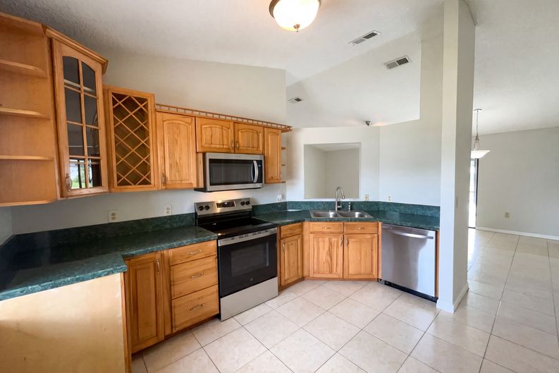 Photo 10 of 25 of 103 Dulverton Way, Kissimmee, FL