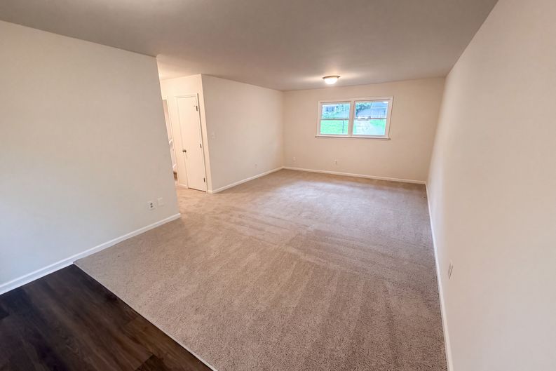 Photo 12 of 28 of 6409 Tivoli Ct, Charlotte, NC