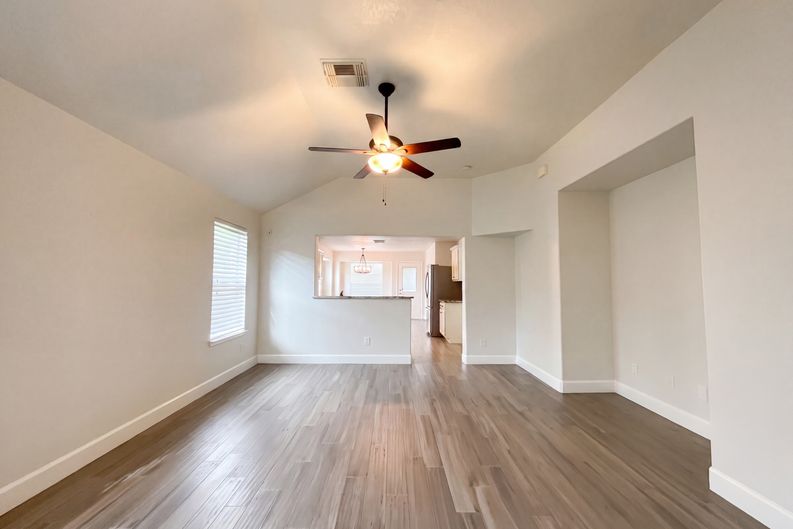 Photo 9 of 16 of 21714 Falcongate Ct, Humble, TX