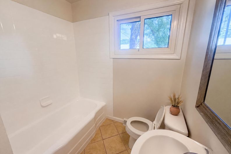 Photo 16 of 18 of 509 Greenbriar Rd, Greensboro, NC