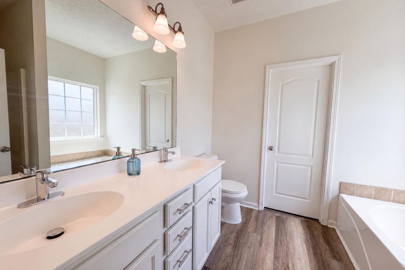 Photo 6 of 24 of 425 Long Creek Dr, Christiana, TN