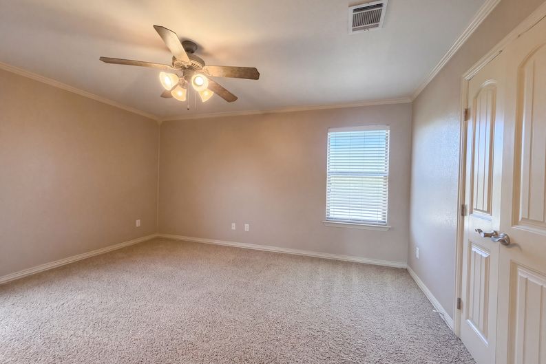 Photo 8 of 20 of 5107 Chesterfield Pl, Arlington, TX