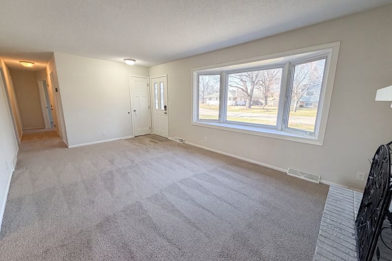 Photo 3 of 32 of 354 111th Ave NW, Coon Rapids, MN