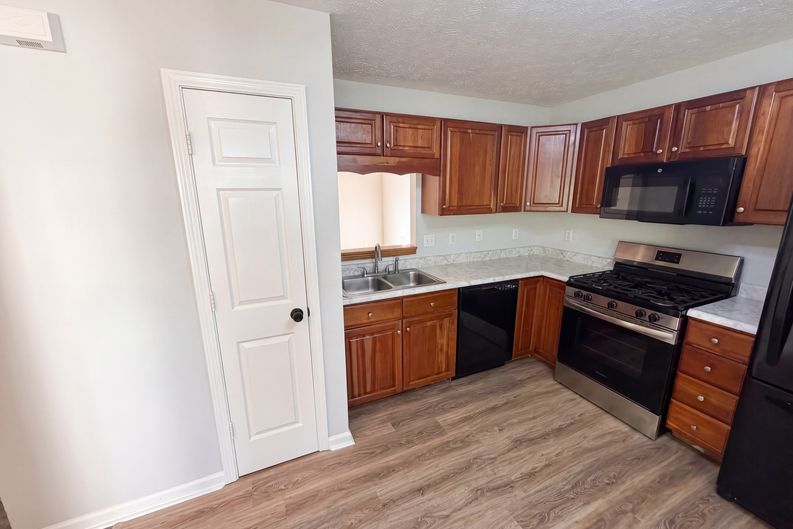 Photo 9 of 20 of 2027 Ferdinand Ct, Indianapolis, IN