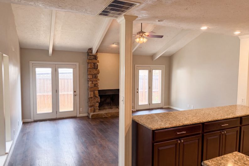 Photo 5 of 21 of 1409 S Walnut Ave, Broken Arrow, OK