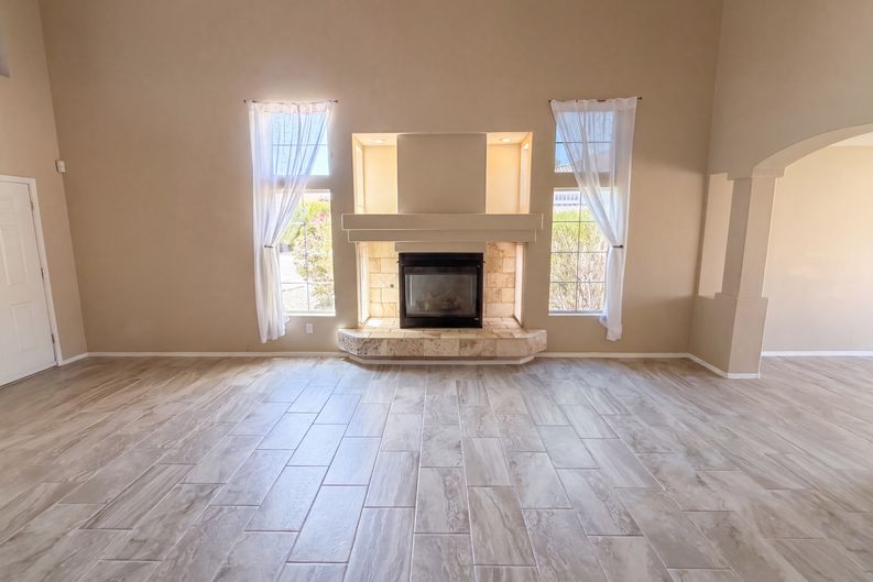 Photo 11 of 44 of 15652 W Calavar Rd, Surprise, AZ