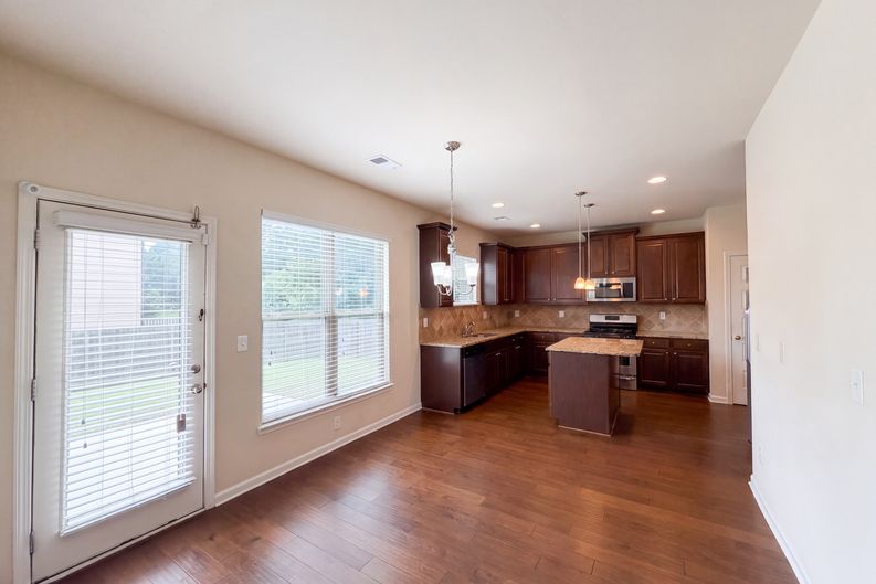 Photo 12 of 18 of 6543 Chason Woods Ct, Jonesboro, GA