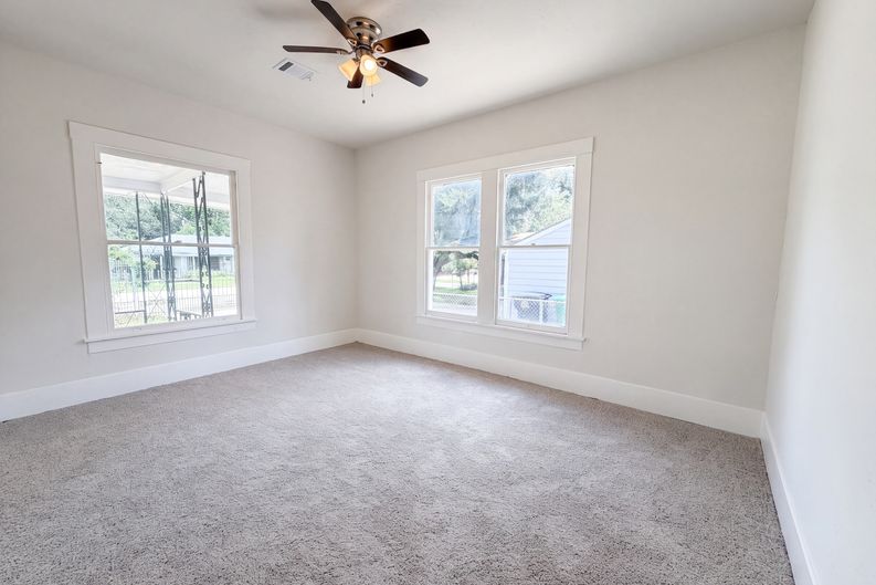 Photo 15 of 26 of 714 Bolling Ln, Houston, TX