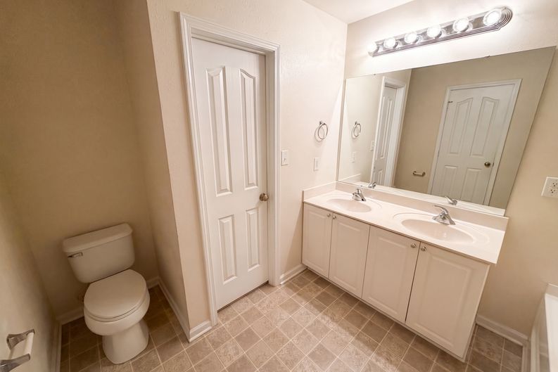 Photo 14 of 19 of 1131 Jordans Pond Ln, Charlotte, NC