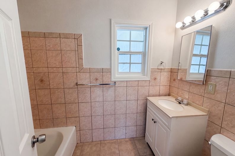 Photo 9 of 17 of 322 E Mariposa Dr, Rialto, CA