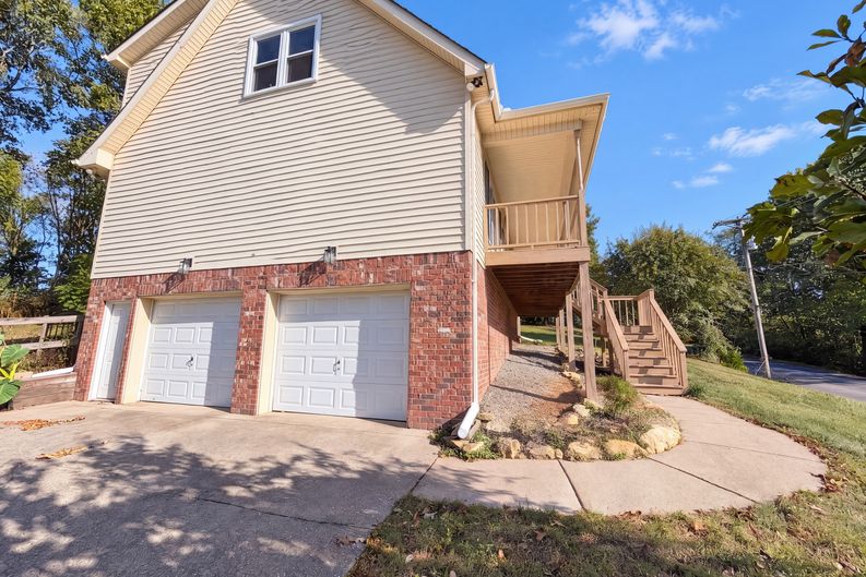 Photo 36 of 42 of 702 Lone Oak Dr, Pegram, TN