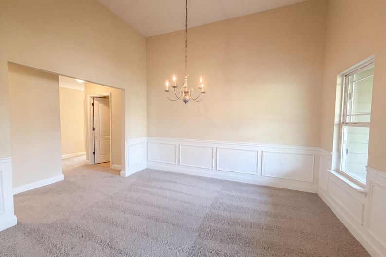 Photo 5 of 17 of 453 Castle Top Ln, Lawrenceville, GA