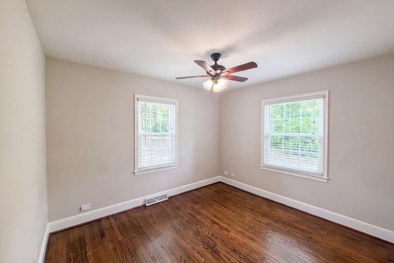 Photo 13 of 17 of 1712 N Roxboro St, Durham, NC