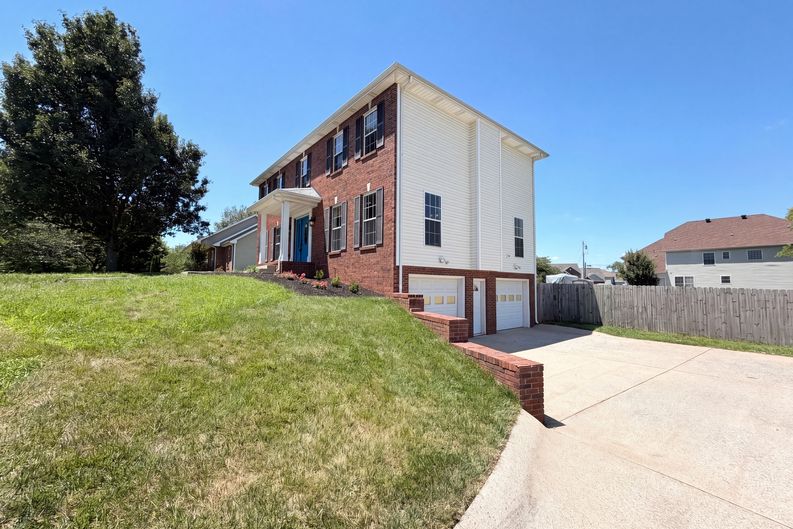 Photo 20 of 24 of 1117 Thornberry Dr, Clarksville, TN