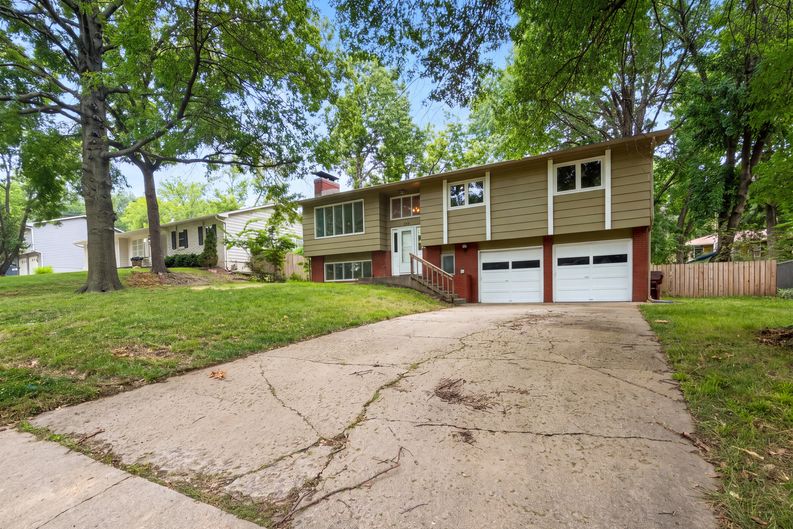 Photo 14 of 21 of 2909 Sagebrush Dr, Lawrence, KS