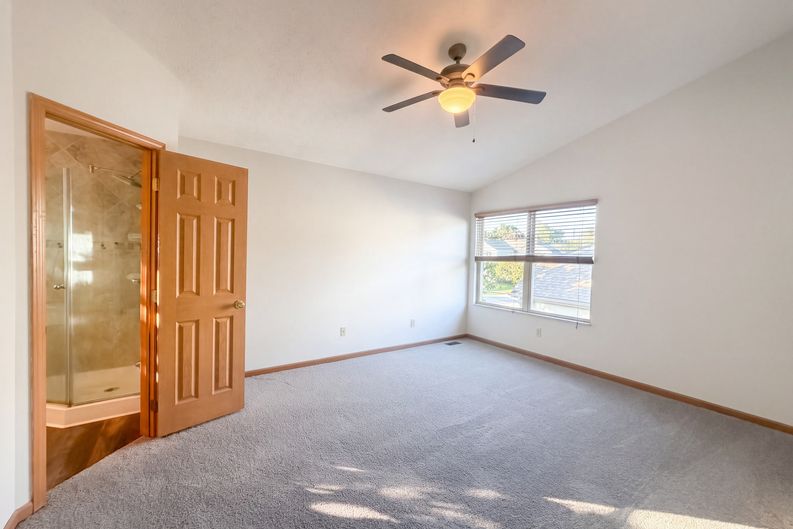 Photo 4 of 40 of 232 Brownstone Ct, Westerville, OH