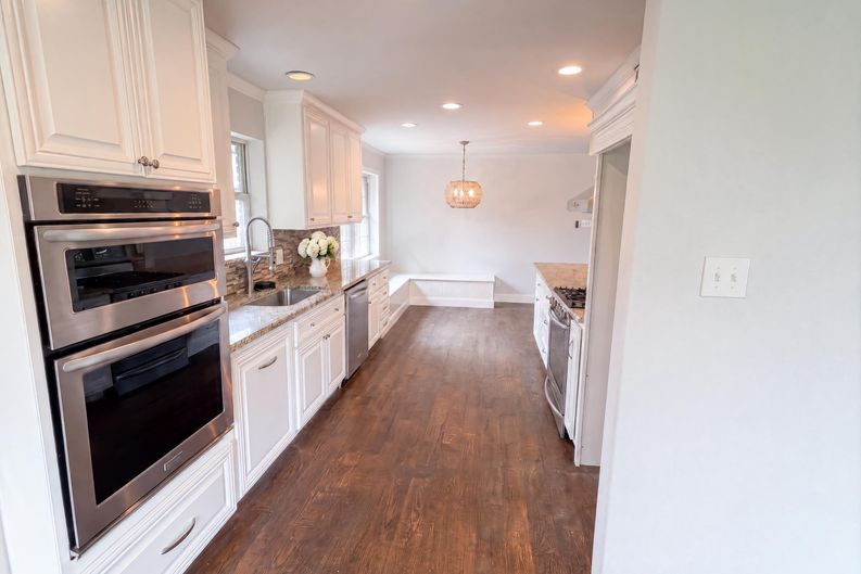 Photo 8 of 22 of 3308 Brookhaven Club Dr, Dallas, TX