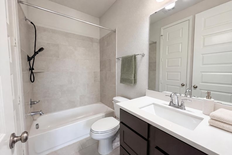 Photo 10 of 29 of 15418 Legacy Park Way, Pinehurst, TX