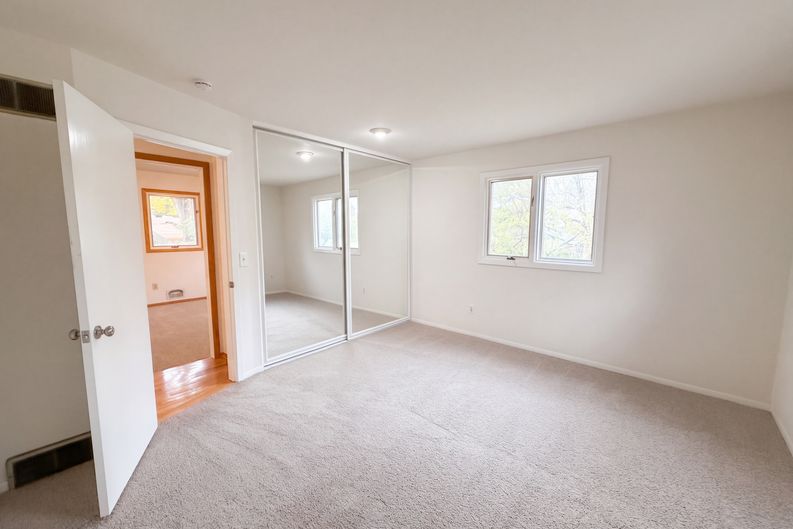 Photo 8 of 24 of 12228 Allen Dr, Burnsville, MN