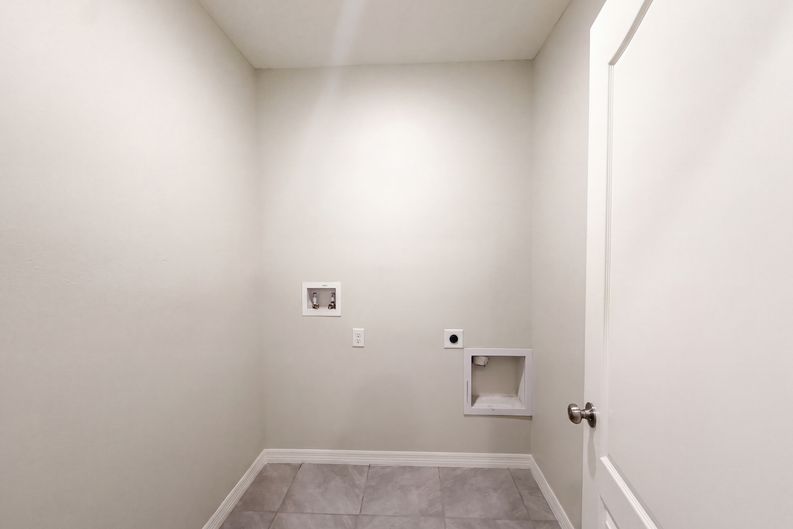 Photo 21 of 25 of 2112 Elio Ridge Dr, Zellwood, FL
