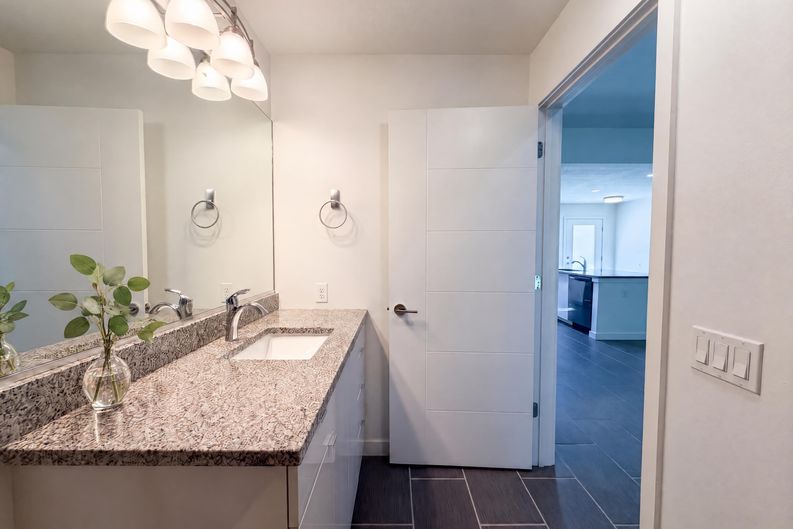 Photo 16 of 22 of 2840 S Shade Ave, Sarasota, FL