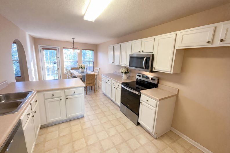 Photo 8 of 24 of 3062 Crest Ridge Cir SW, Marietta, GA