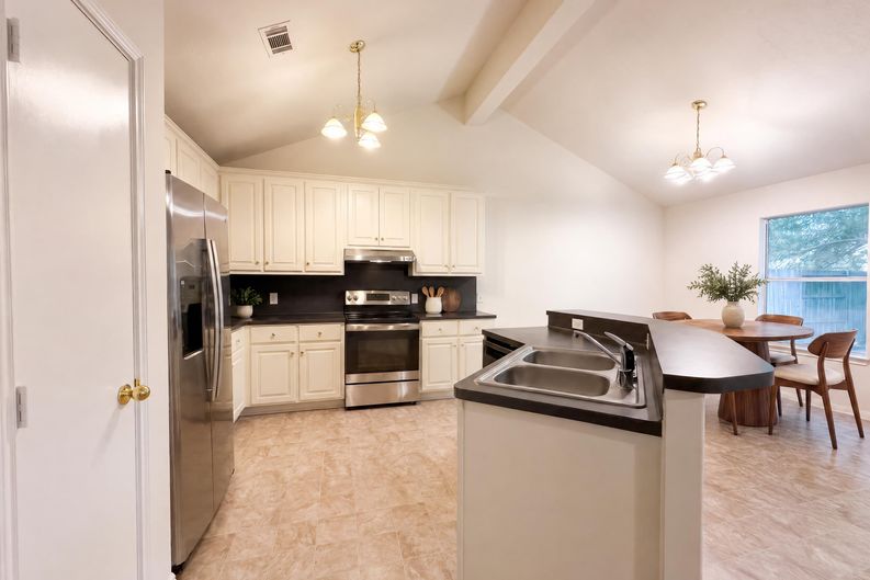 Photo 3 of 23 of 16331 Long Valley Ct, Conroe, TX