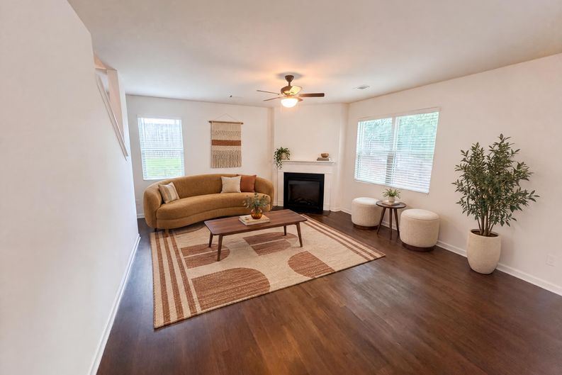 Photo 6 of 22 of 611 Dodson Lake Ct, Fairburn, GA