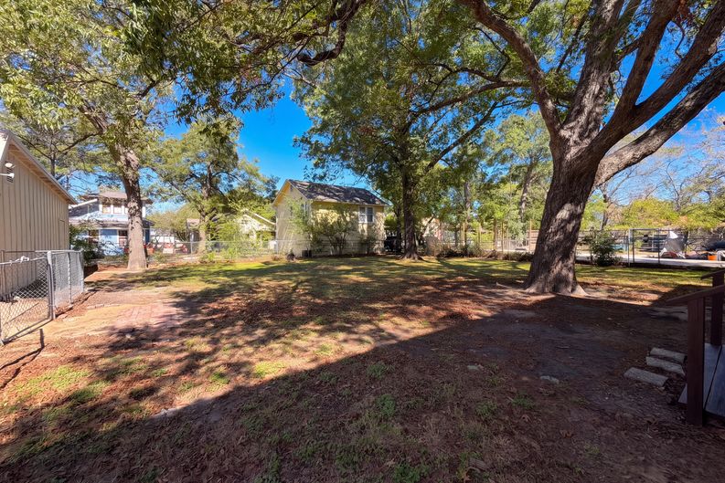 Photo 36 of 39 of 1012 W 3rd Ave, Corsicana, TX