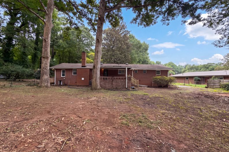 Photo 5 of 24 of 210 Pinewood Ln, Stockbridge, GA