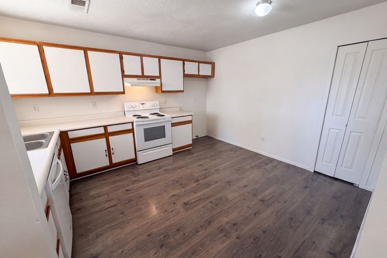 Photo 13 of 18 of 1610 Perma Dr NE, Rio Rancho, NM