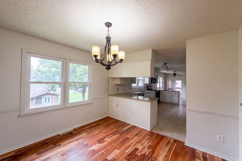 Photo 13 of 39 of 14224 S Raintree Dr, Olathe, KS