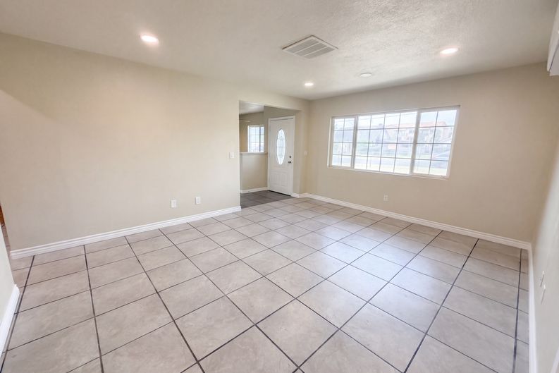 Photo 3 of 26 of 392 Cypress Ave, Colton, CA
