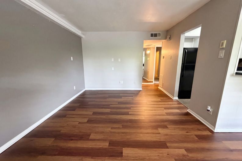 Photo 3 of 17 of 3938 W Alabama St, Houston, TX