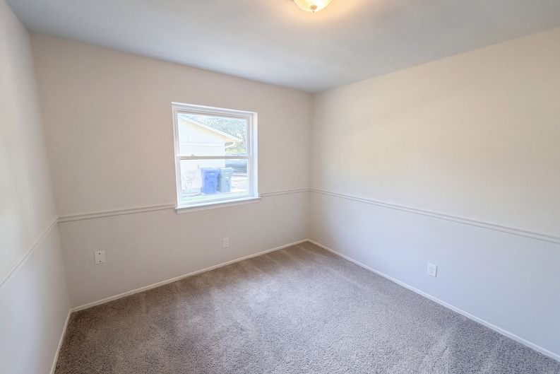 Photo 12 of 19 of 2331 Royal Dr, Garland, TX